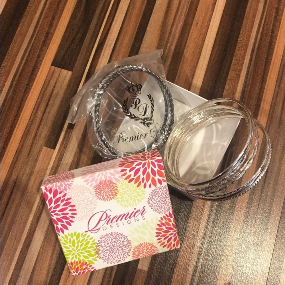 Premier Designs bangles & bonus extra bangles ❤️